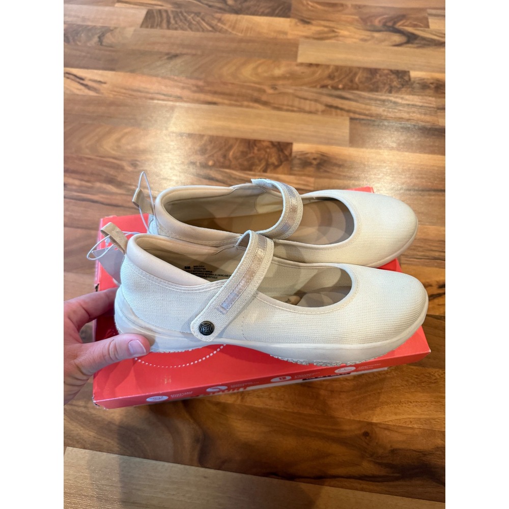 JSPORT Melody Cream Mary Jane Shoes Women's‎ Size 8 Lightweight Cushioned NEW